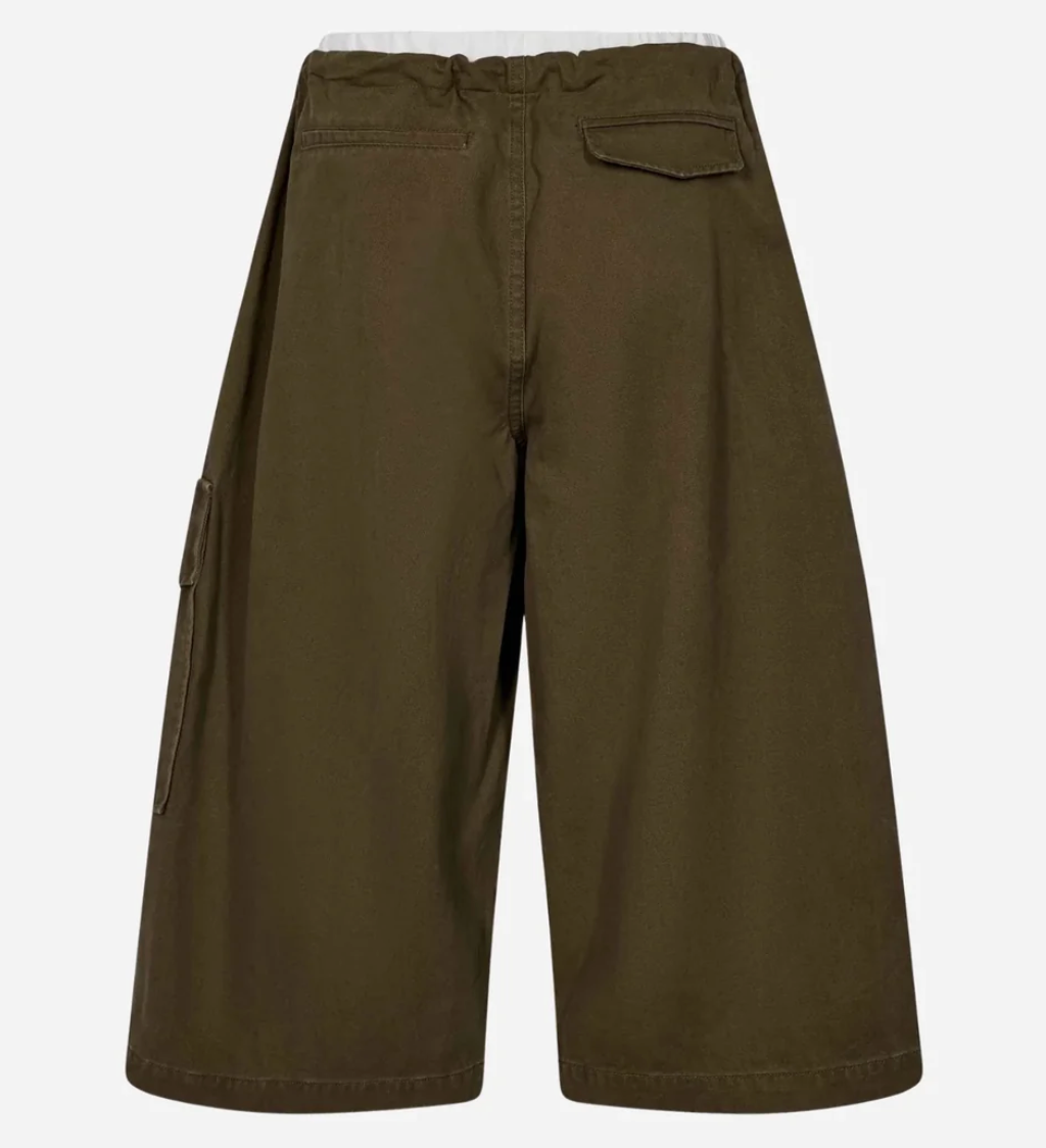 Pull on Cargo Bermudas
