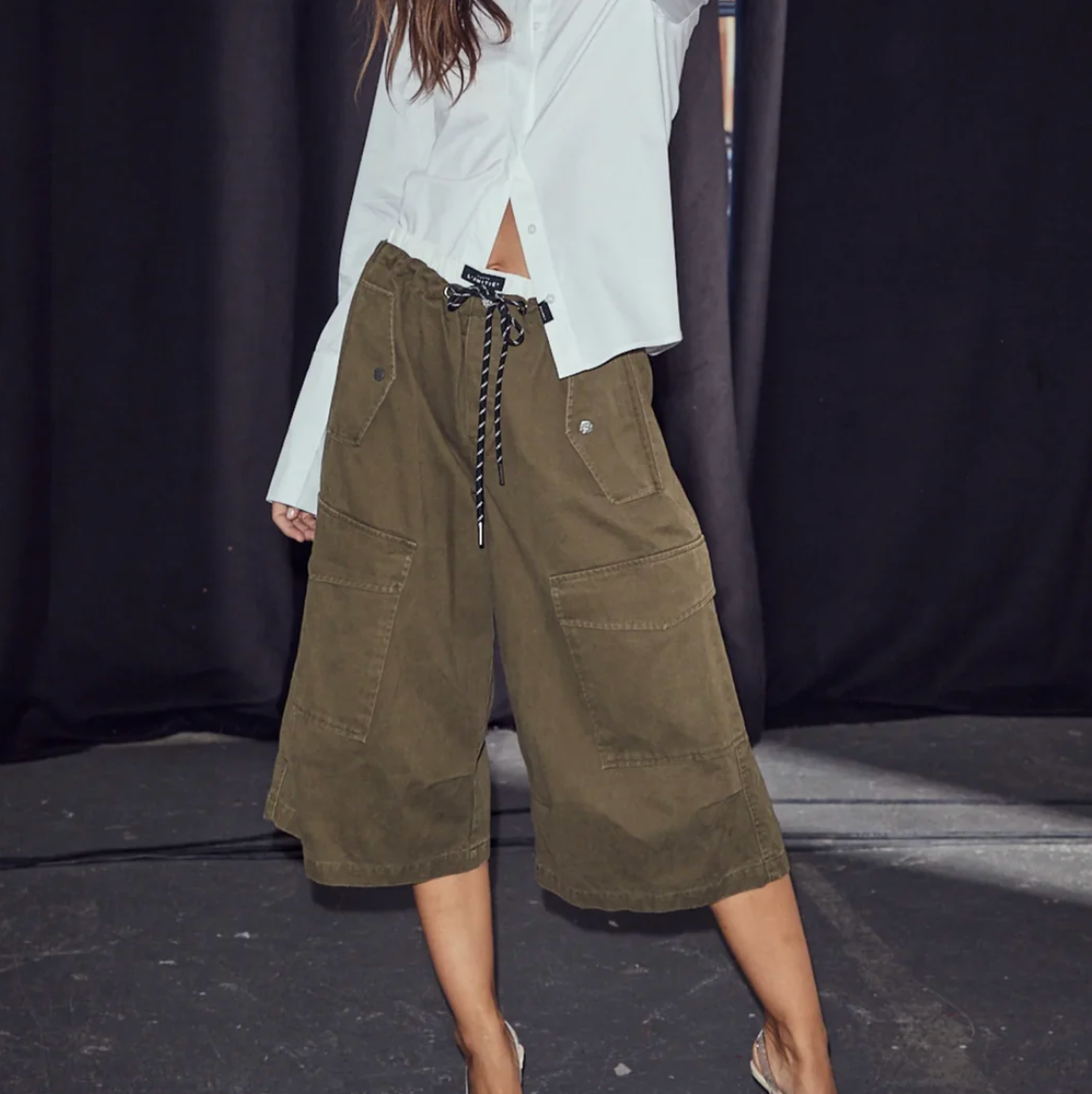 Pull on Cargo Bermudas