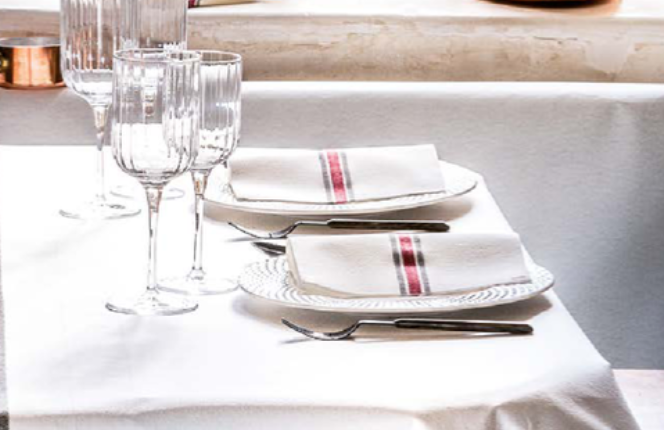 Hvite - red stripe - servietter Paviot