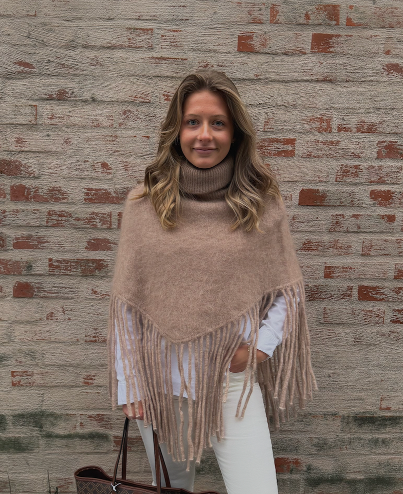 Nikola Chunky Poncho